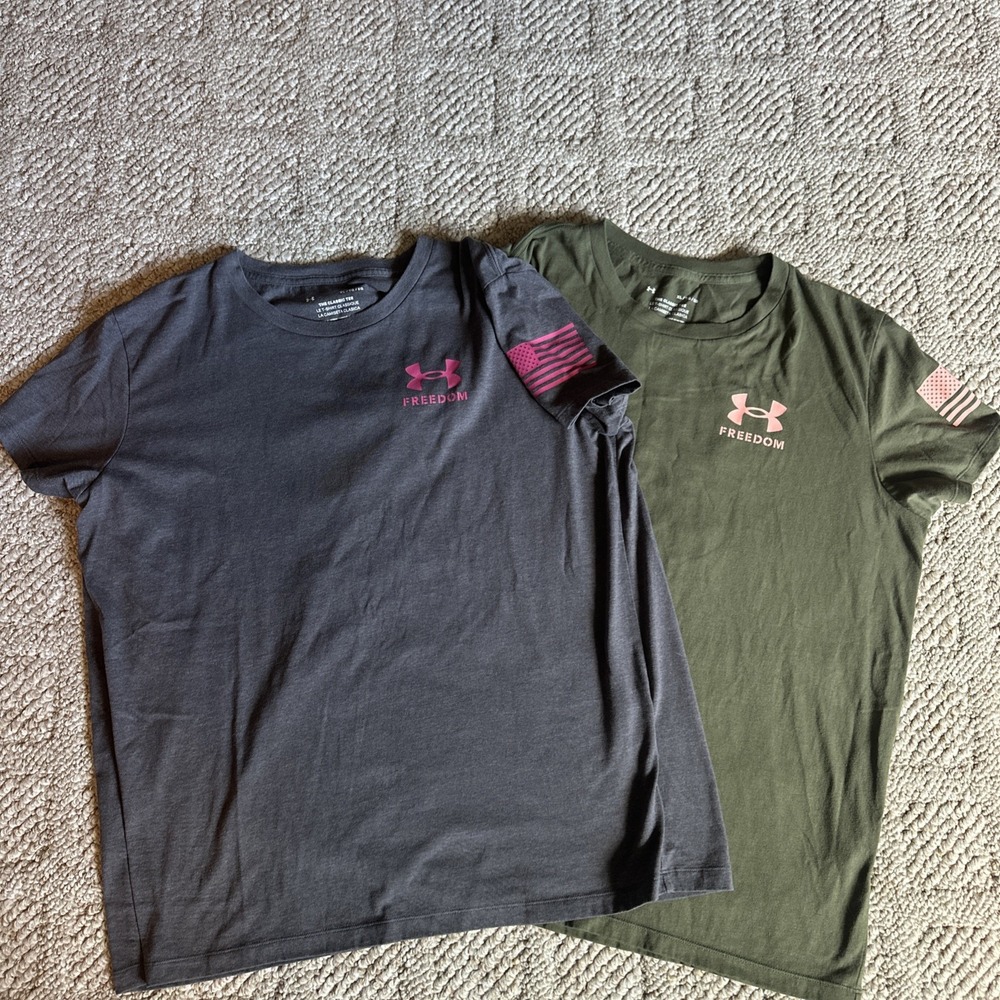 Under Armour Women's  Freedom Banner Logo T-Shirt Size XL (2 Pairs) EUC